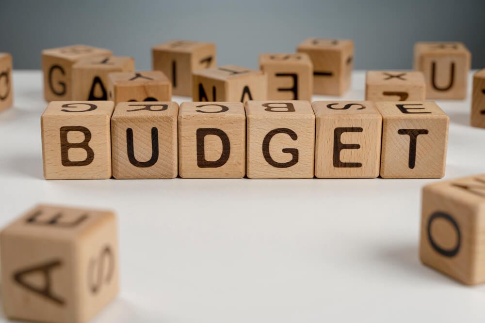 Blocks spell "BUDGET."