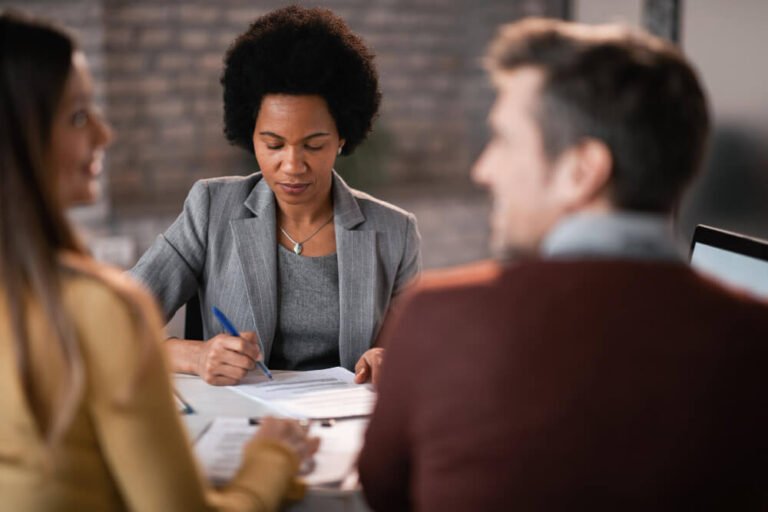 Couple meets with a female ombudsman